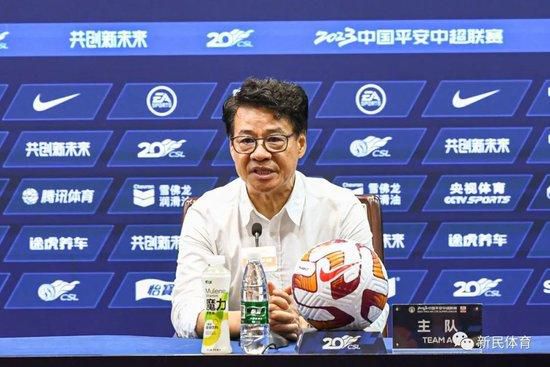 《冬日之光》里伯格曼在坚持人类的感知是神圣使命的负载者。